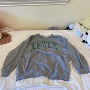 gray crewneck with green outlined letters from levi’s in size small!!